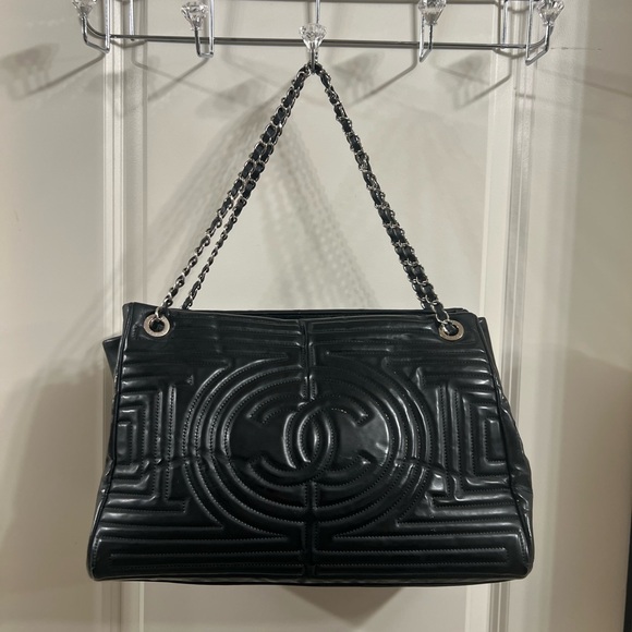 Chanel Quilted Chain Shoulder Bag - Picture 7 of 12
